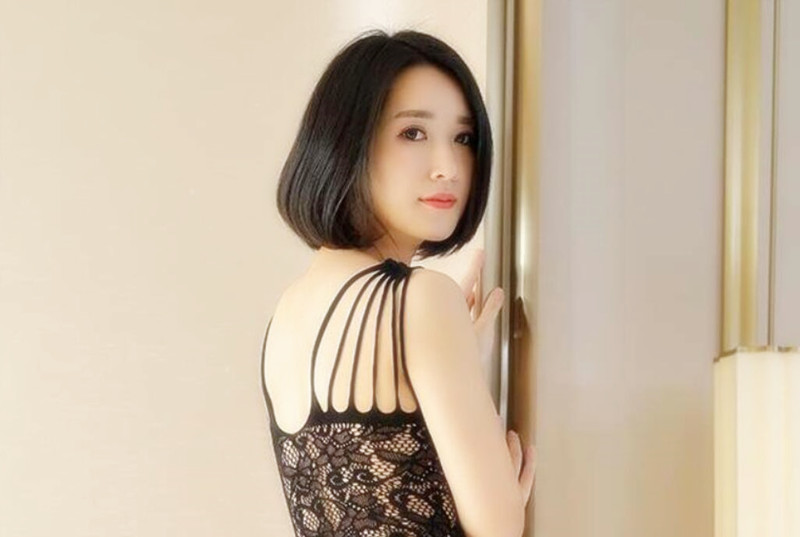 甜美小少妇夫妻啪啪连体网袜特写跳蛋自慰沙发骑乘猛操上下套弄自己动呻吟诱人[补录]